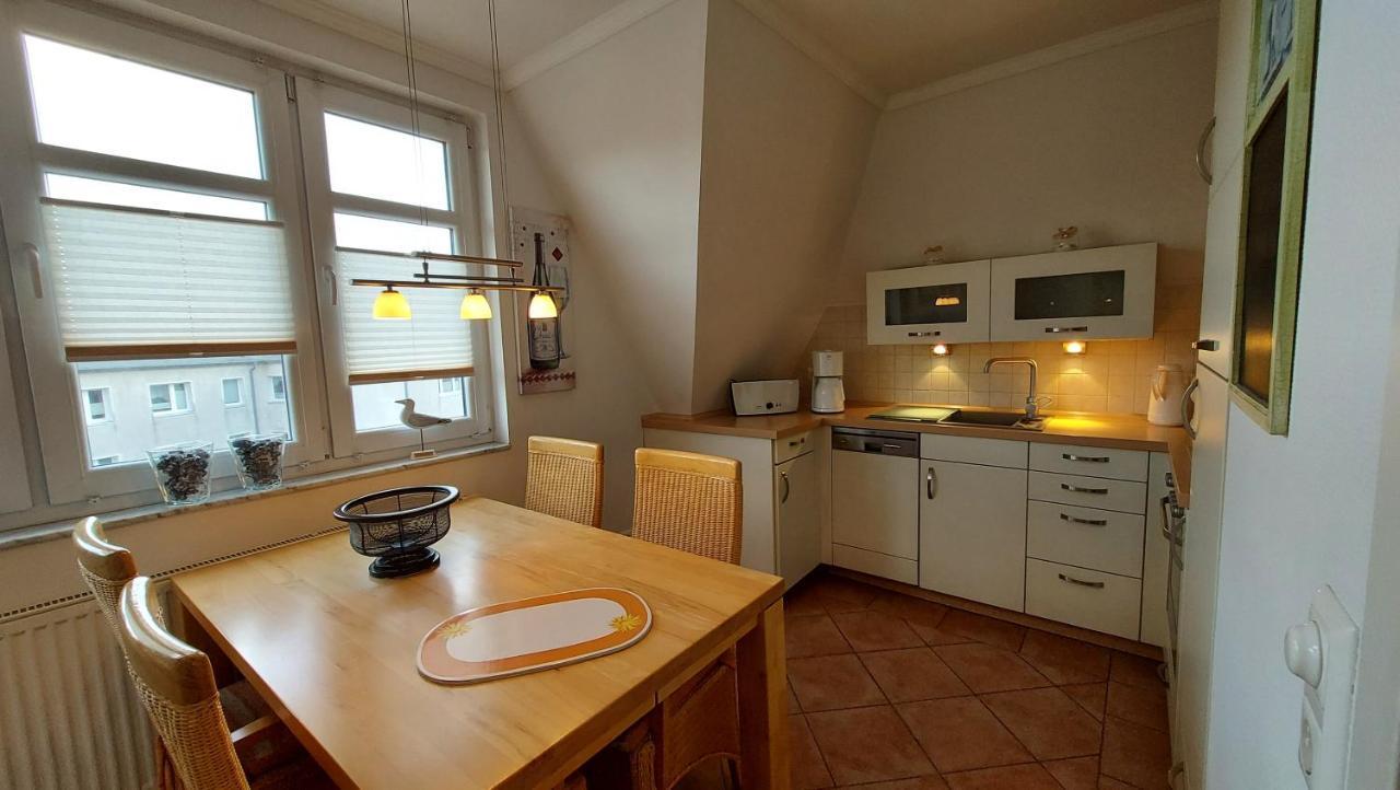 Ferienwohnung Hafenblick Wiek auf Ruegen Exterior photo